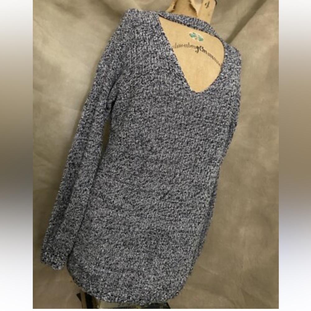 Vince Camuto Black and White V-Neck Cut out choker Sweater Cotton Blend